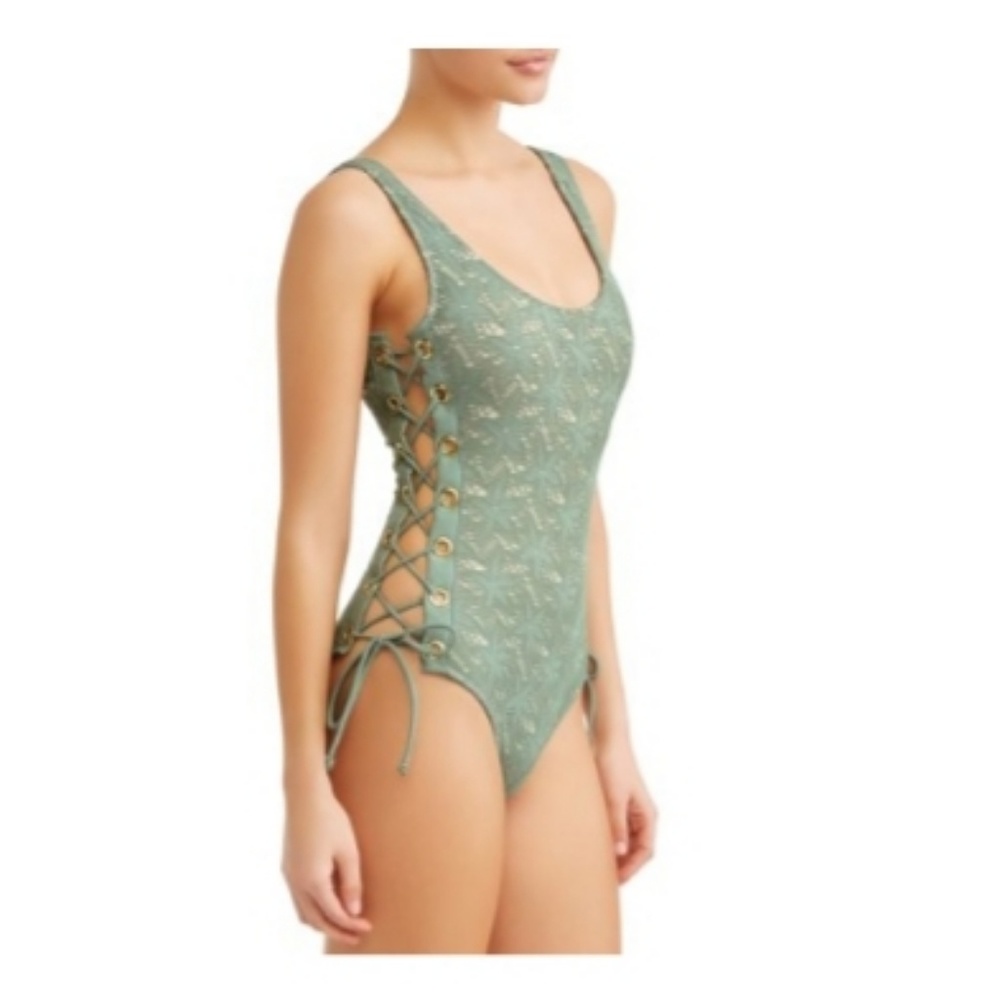 One piece bathing suit
